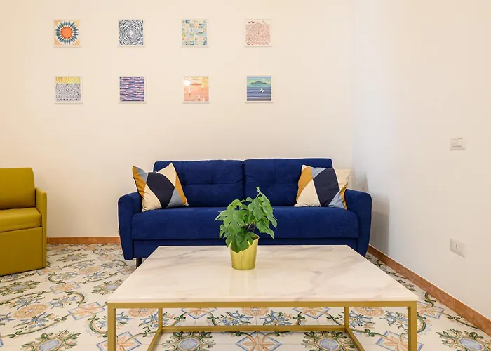 121 Charming Neapol