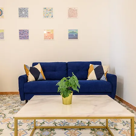 121 Charming Neapol