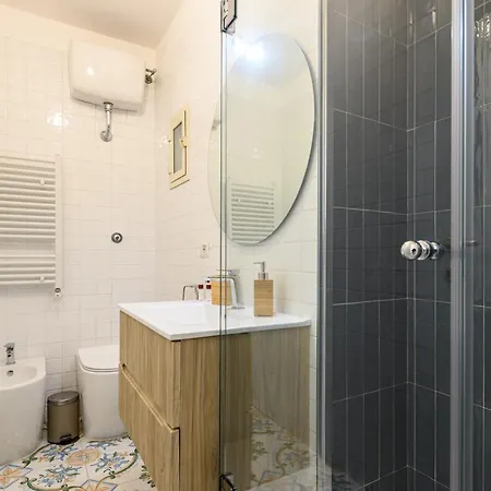 121 Charming Apartment