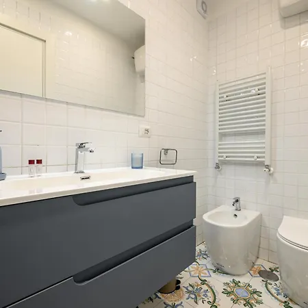 121 Charming Apartment Neapel