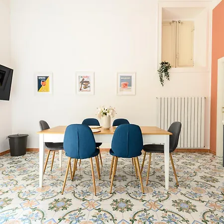 121 Charming Apartment