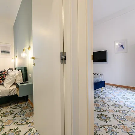 121 Charming Apartment