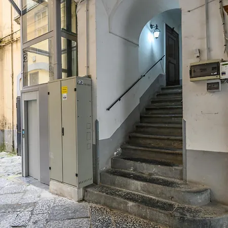 121 Charming Apartment